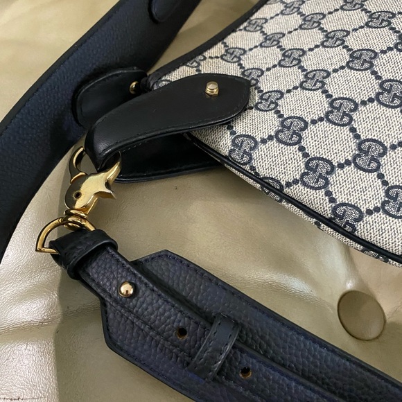 Vintage Gucci GG Bag with Custom Guitar strap - Picture 8 of 13